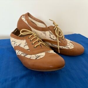 XOXO Tan and Cream Women's Loafers